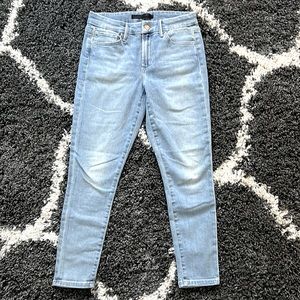 Joe’s Jeans The Icon mid rise skinny crop jean. Size 27. Stretch